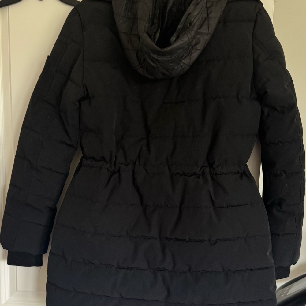 Guess, Nicely used twice only Black Puffer Jacket/Hood and Weather-Resistant. - Picture 4 of 16